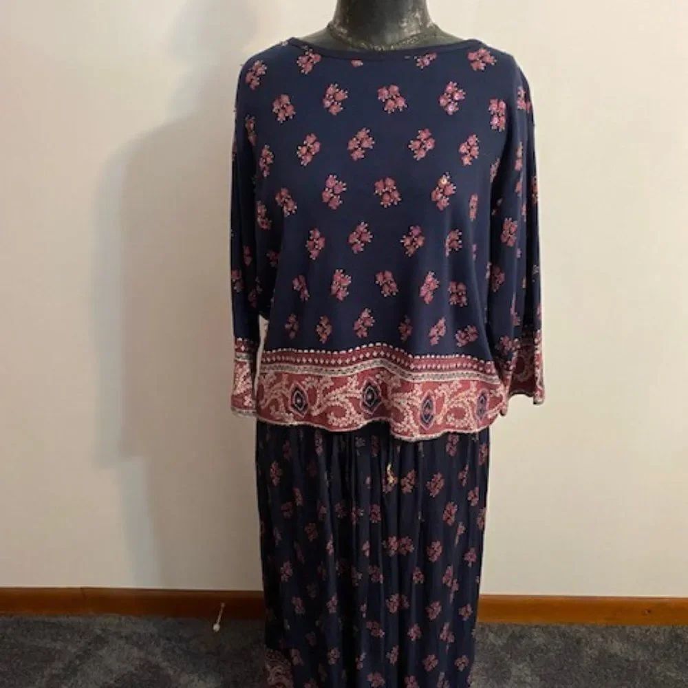 220 Hickory Vintage  Navy Blue/Red embellished top, skirt set, size PXL